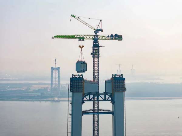“世界第一跨”建設(shè)新突破！中聯(lián)重科